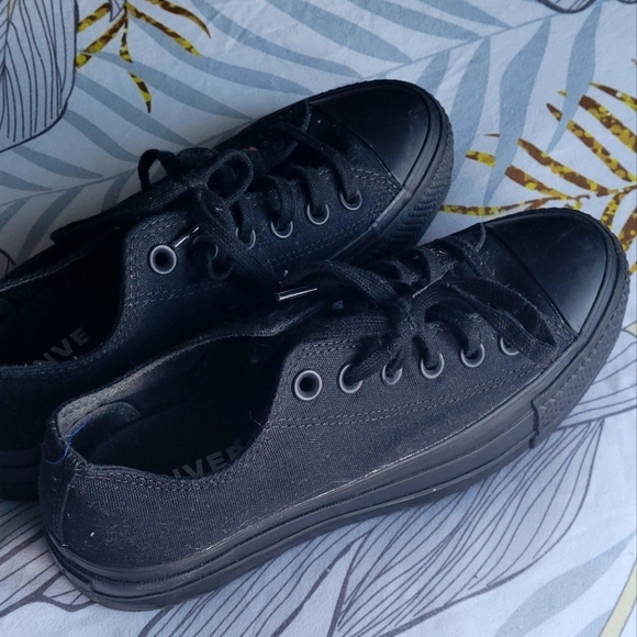 Converse - Picture 2 of 3